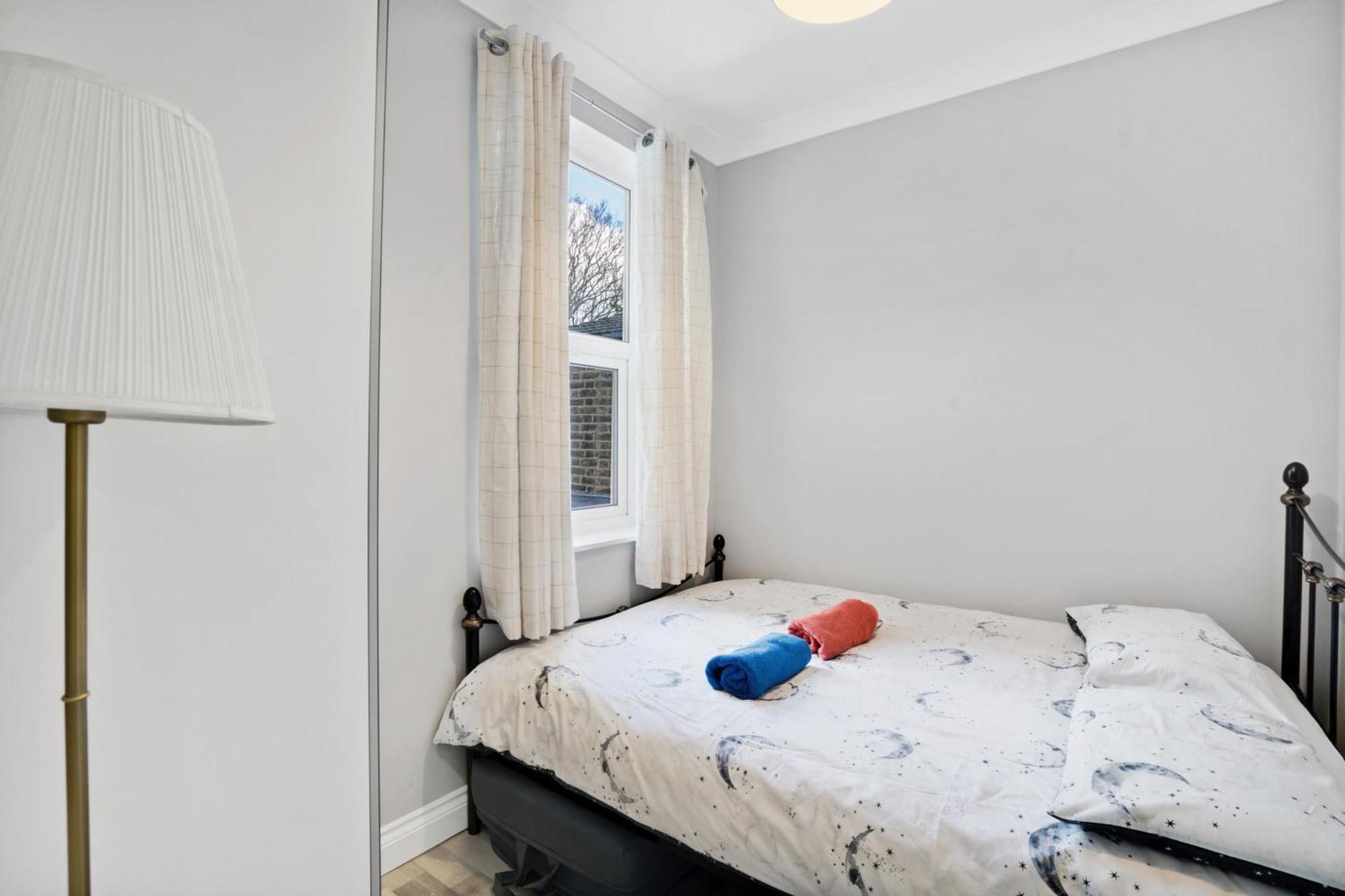 7 Bedroom House With Garden Hébergement de vacances Londres